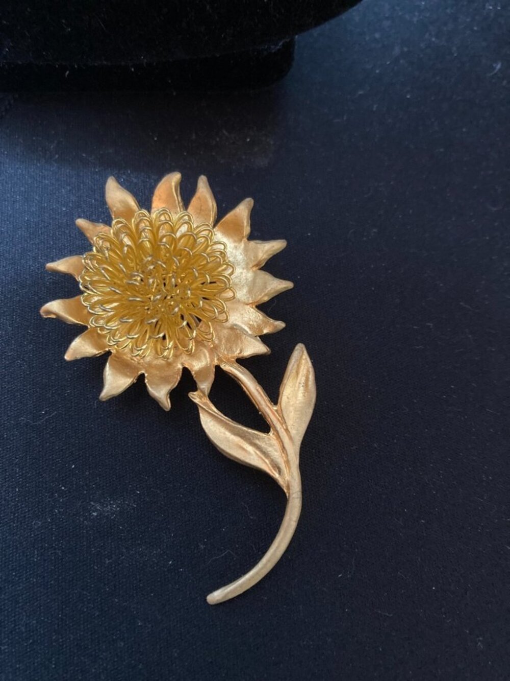 Vintage Sunflower Brooch Goldtone Brooch 3D
